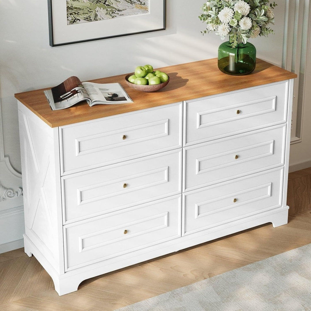 Une touche de caractere, buffet avec tiroirs, avec portes dans un ton blanc et naturel