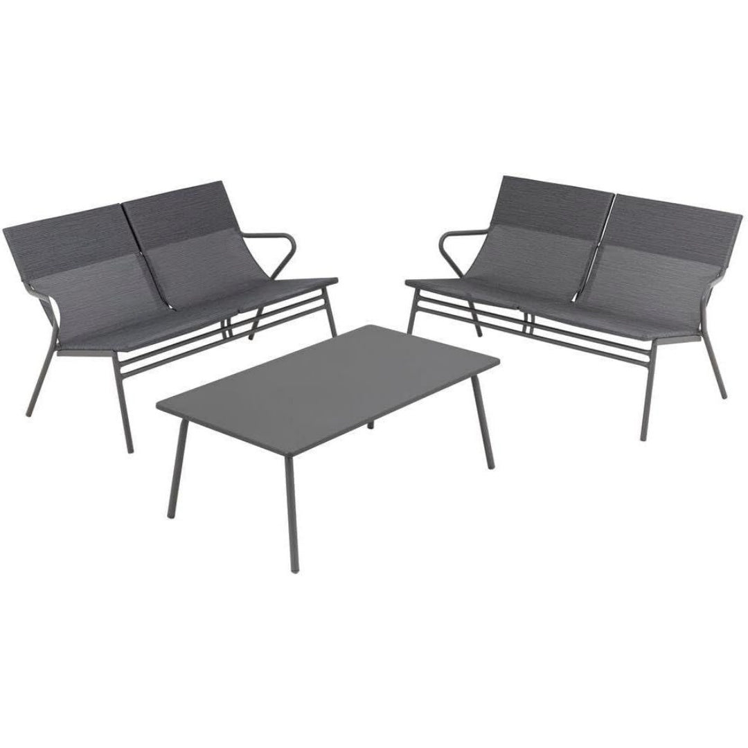 Une silhouette equilibree pour ce table basse aux lignes soignees, teinte gris