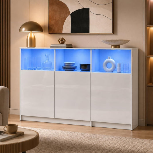 Une touche de caractere, buffet avec portes, avec elements vitres dans un ton blanc et bois naturel