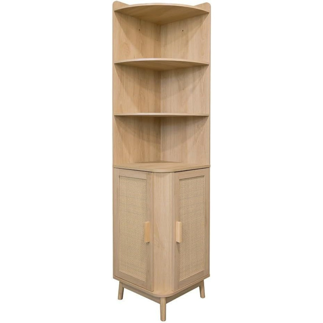 Un espace mieux organise grace a ce bibliotheque avec portes, avec etageres, finition bois naturel et vert